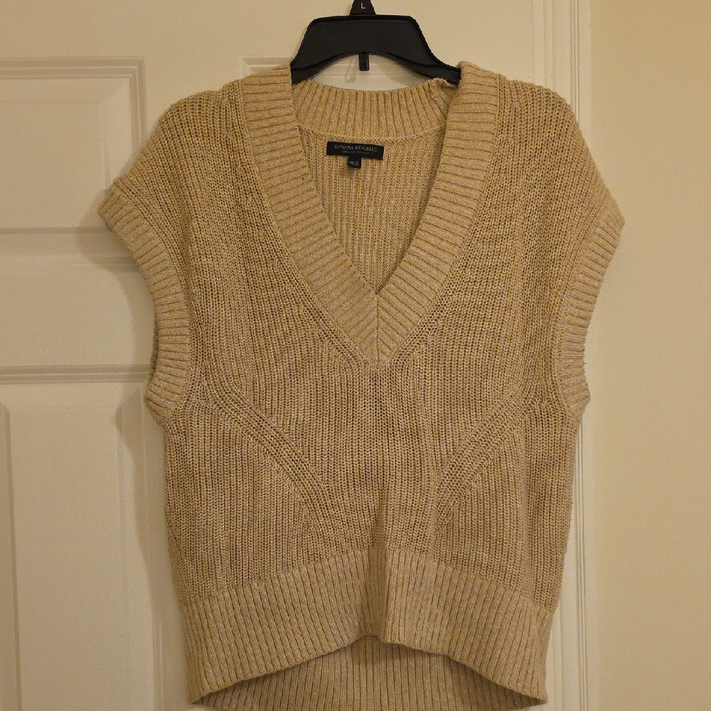 Banana Republic Women's Tan V-Neck Sweater